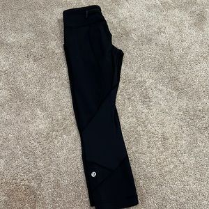 Lululemon Crop Leggings w side pockets size 4